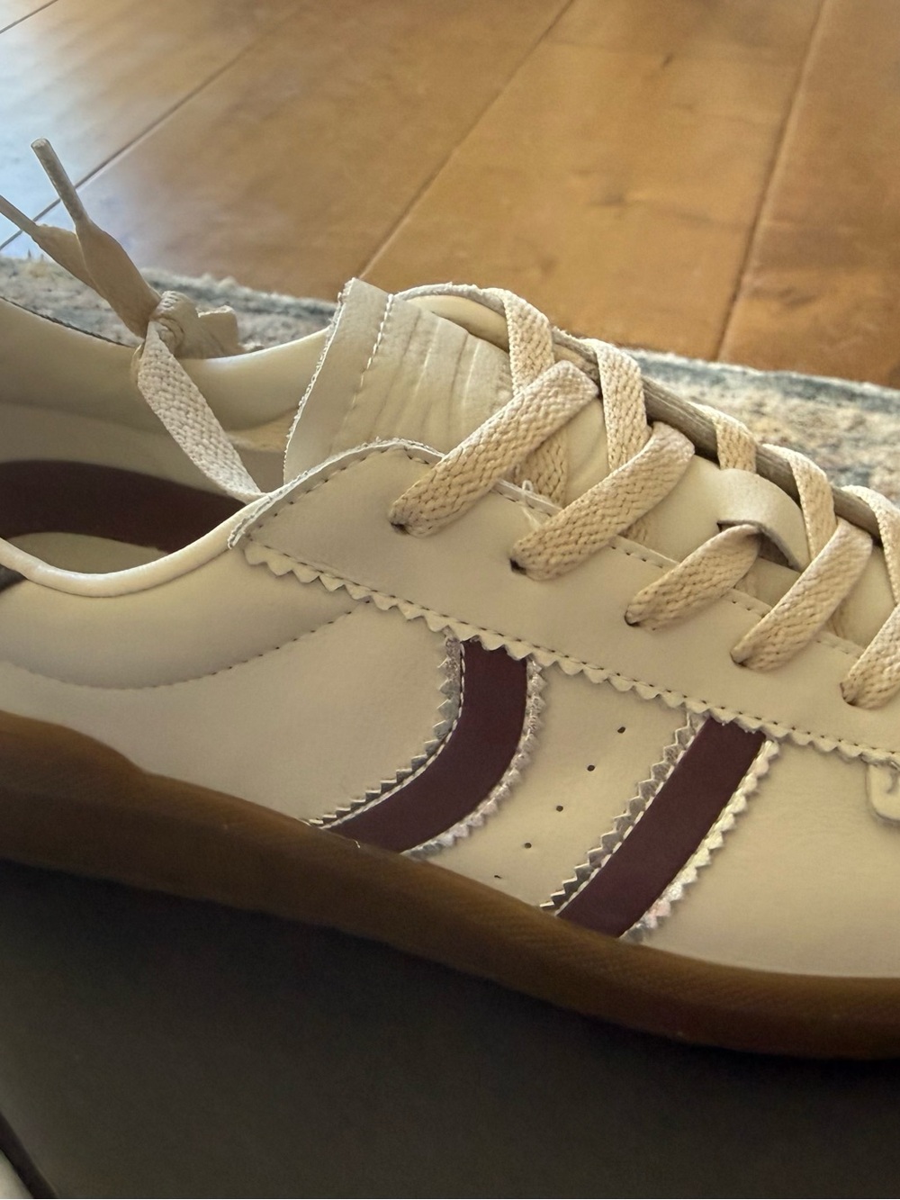 Coolway Kiro Sneaker White & Burgundy NIB